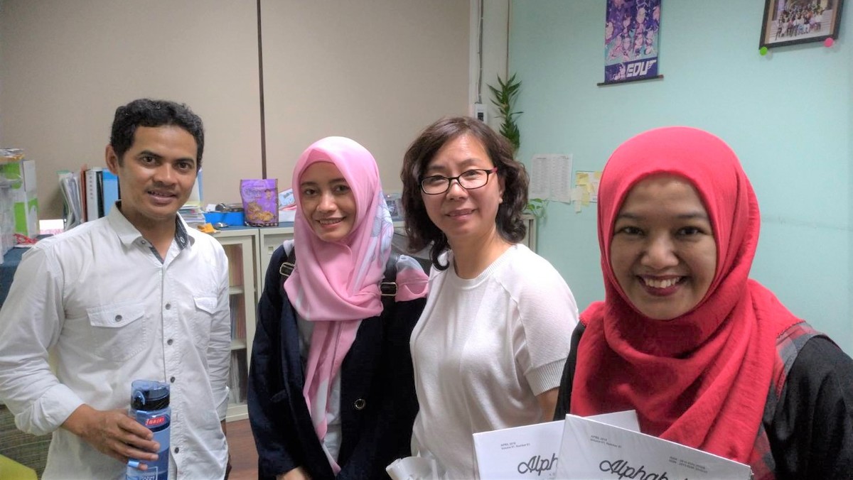 Prof Chuang's meeting with her students